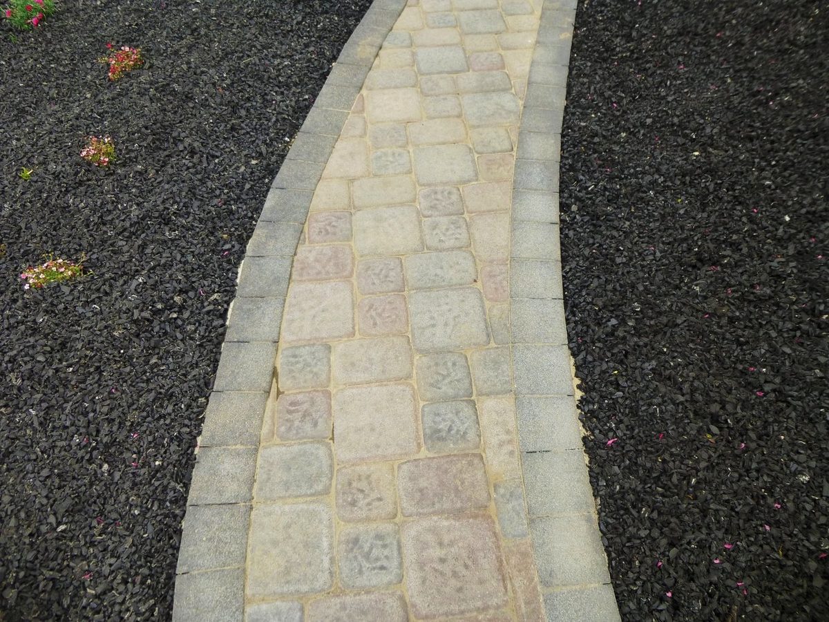 Rubber mulch in a California landscape bed